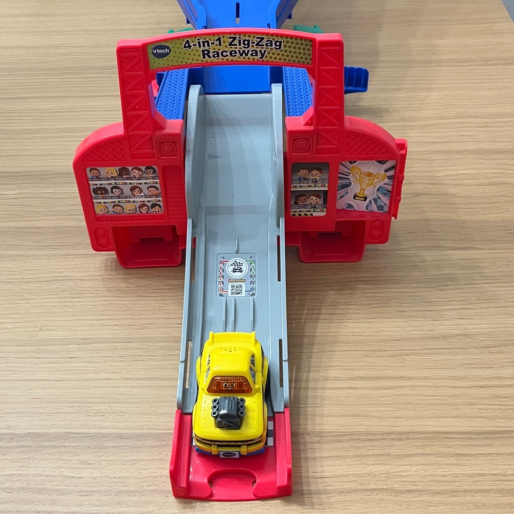VTech Go! Go! Kids Smart Wheels 4-in-1 Zig-Zag Raceway toy